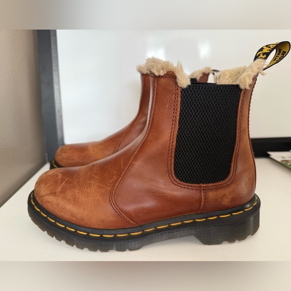 Dr. Martens Unisex Chelsea Boot 2976 Leather Faux Fur Lined women’s size 7 - Picture 10 of 15
